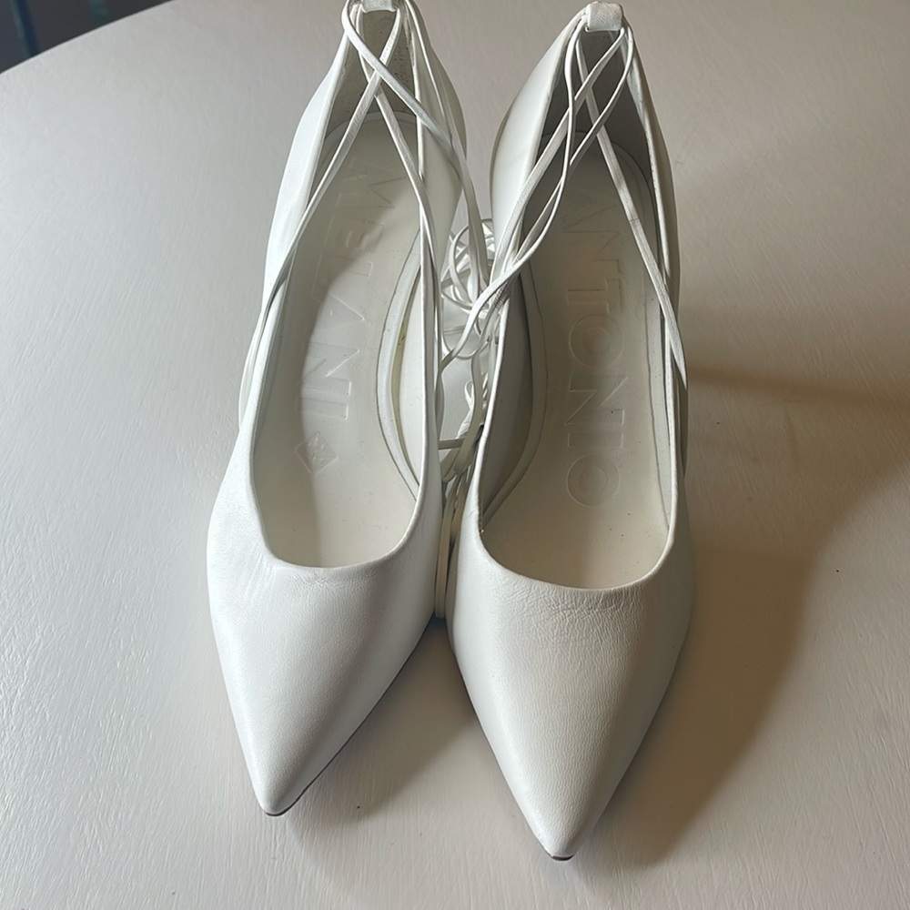 Antonio Melani “Lilian” Leather Sole White Lace-Up Pump Size 6.5M